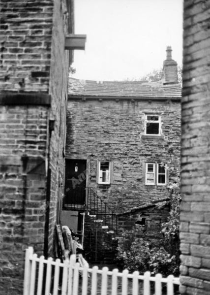File:Patrick's Yard.jpg